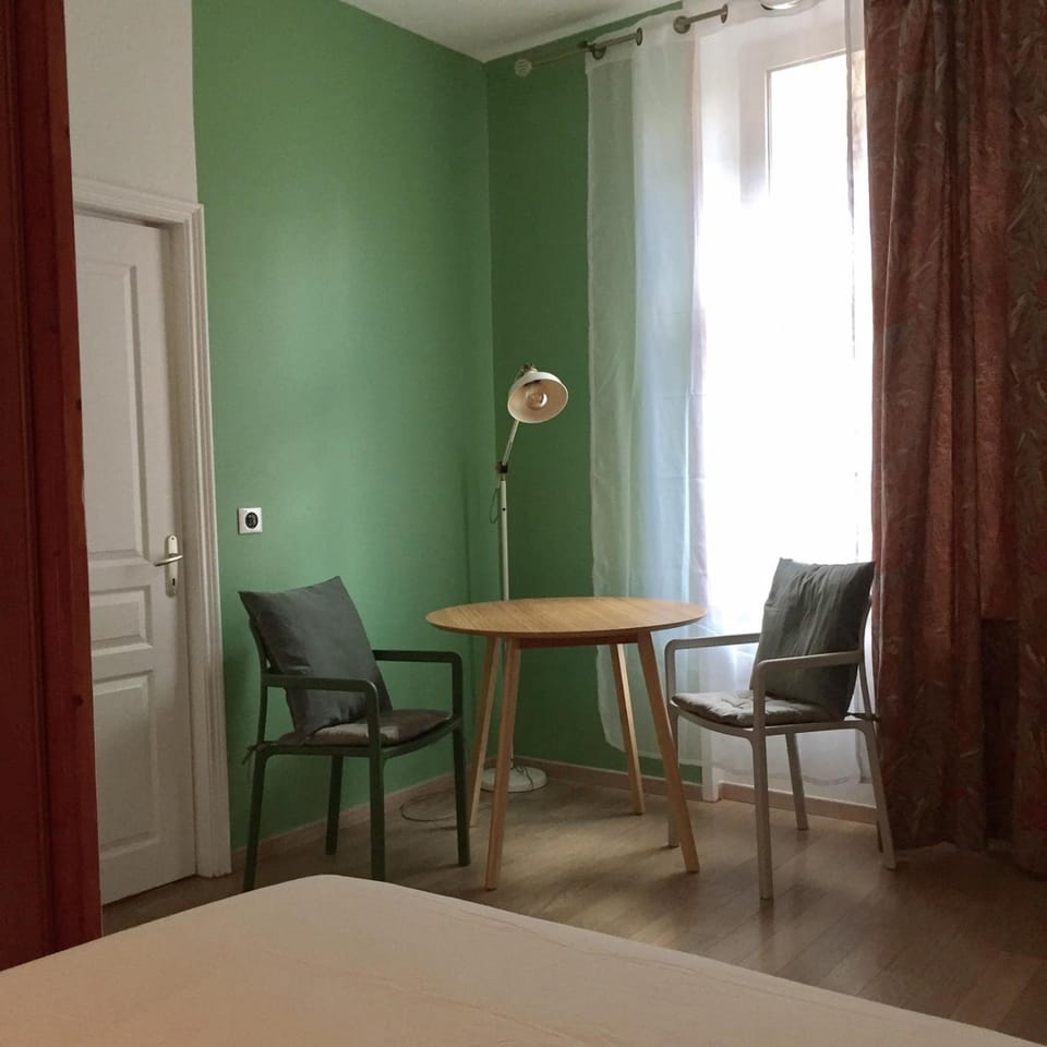 Seating area, Dining area, hair dresser