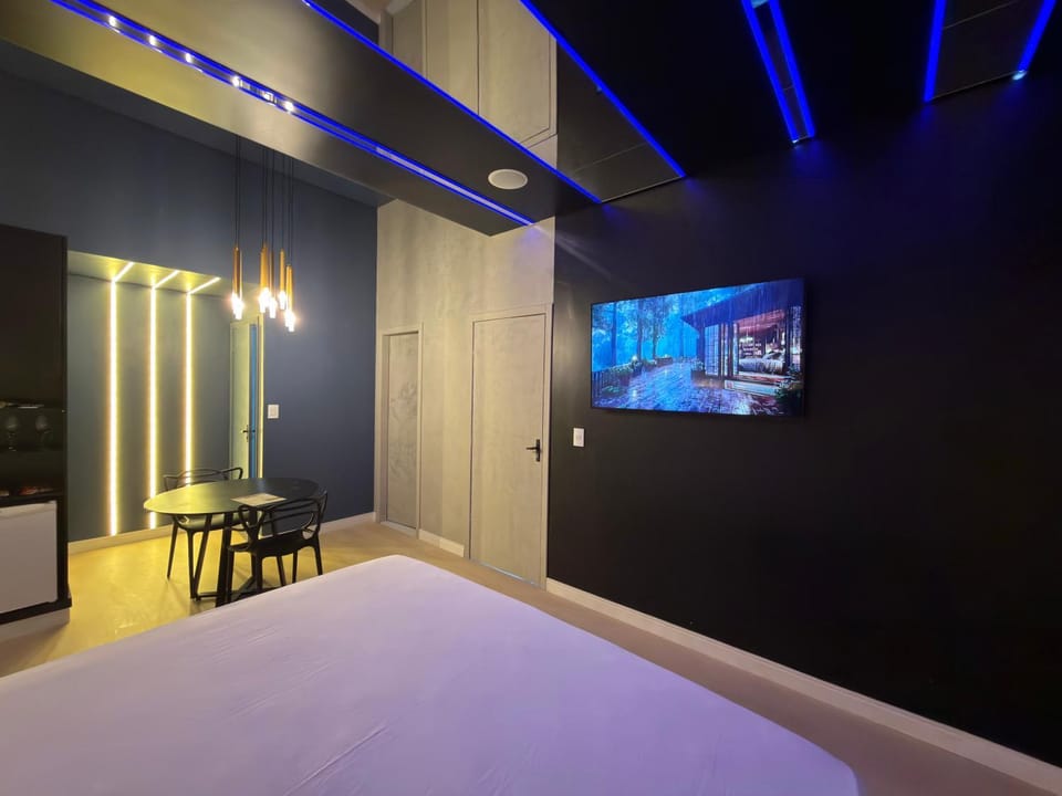 Communal lounge/ TV room, Bed, TV and multimedia, Photo of the whole room, Evening entertainment, Bedroom