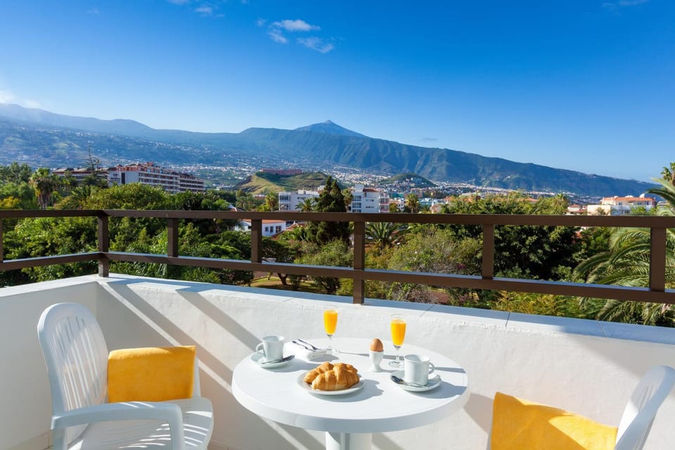 Off site, Balcony/Terrace, Garden view, Mountain view, Pool view
