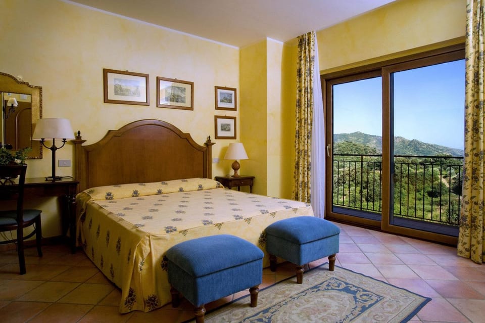 Bed, View (from property/room), Balcony/Terrace
