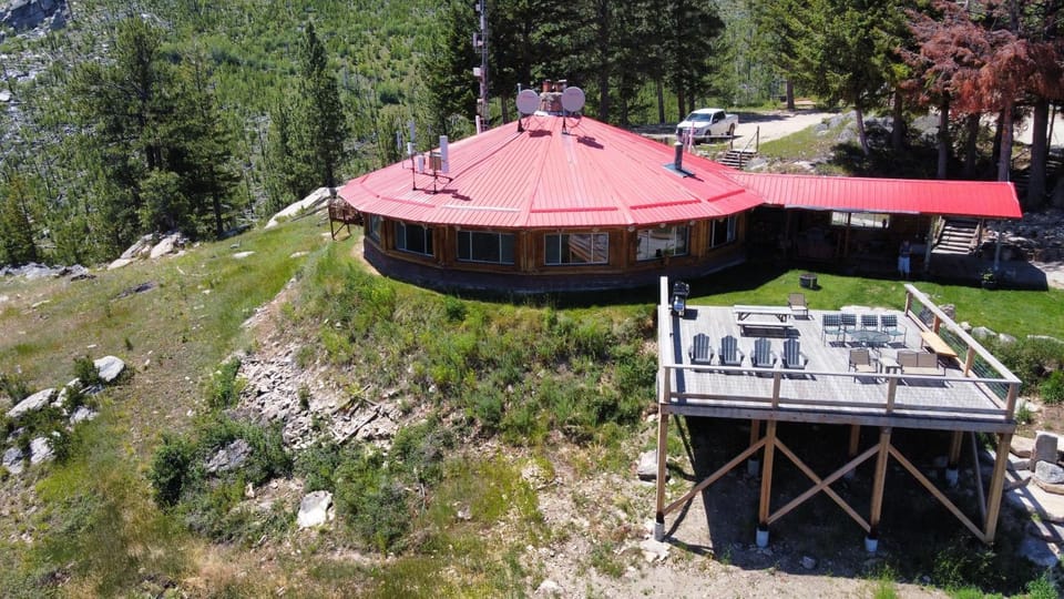 Property building, Day, Natural landscape, Bird's eye view, BBQ facilities, BBQ facilities, Mountain view