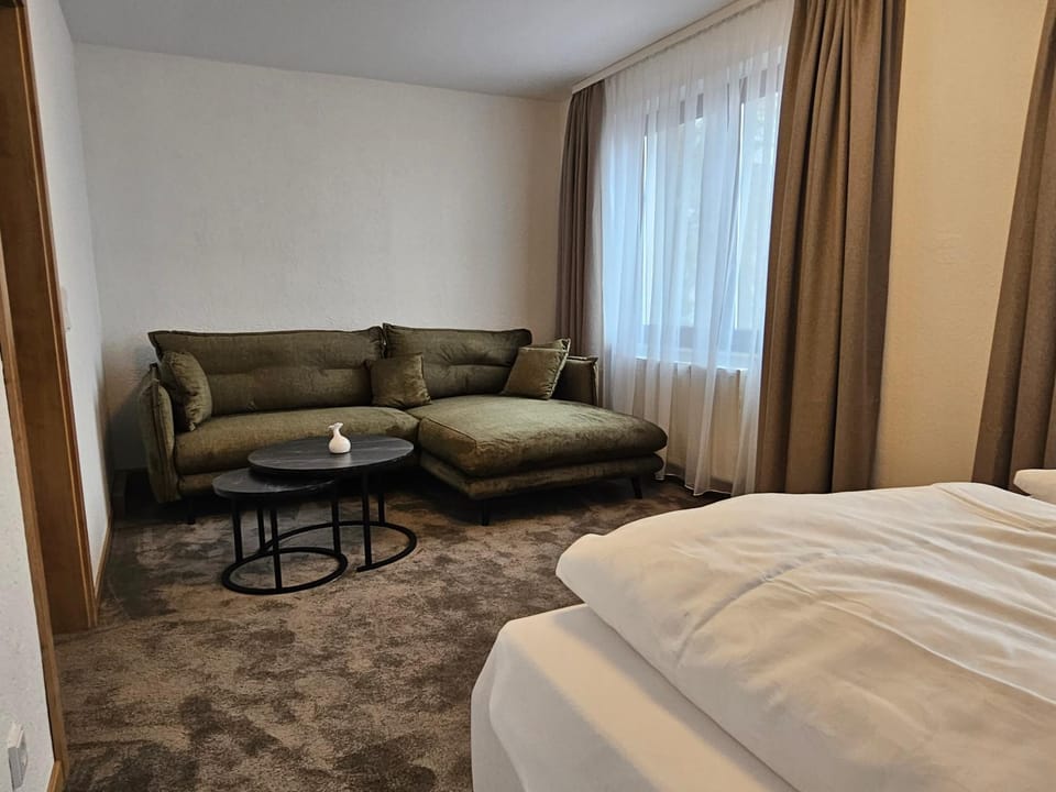 Photo of the whole room, Seating area