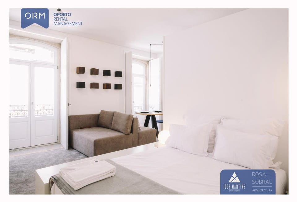 Bed, TV and multimedia, Balcony/Terrace, Living room, Other, Photo of the whole room, Decorative detail, Seating area, Dining area, Bedroom, City view, Street view, Area and facilities