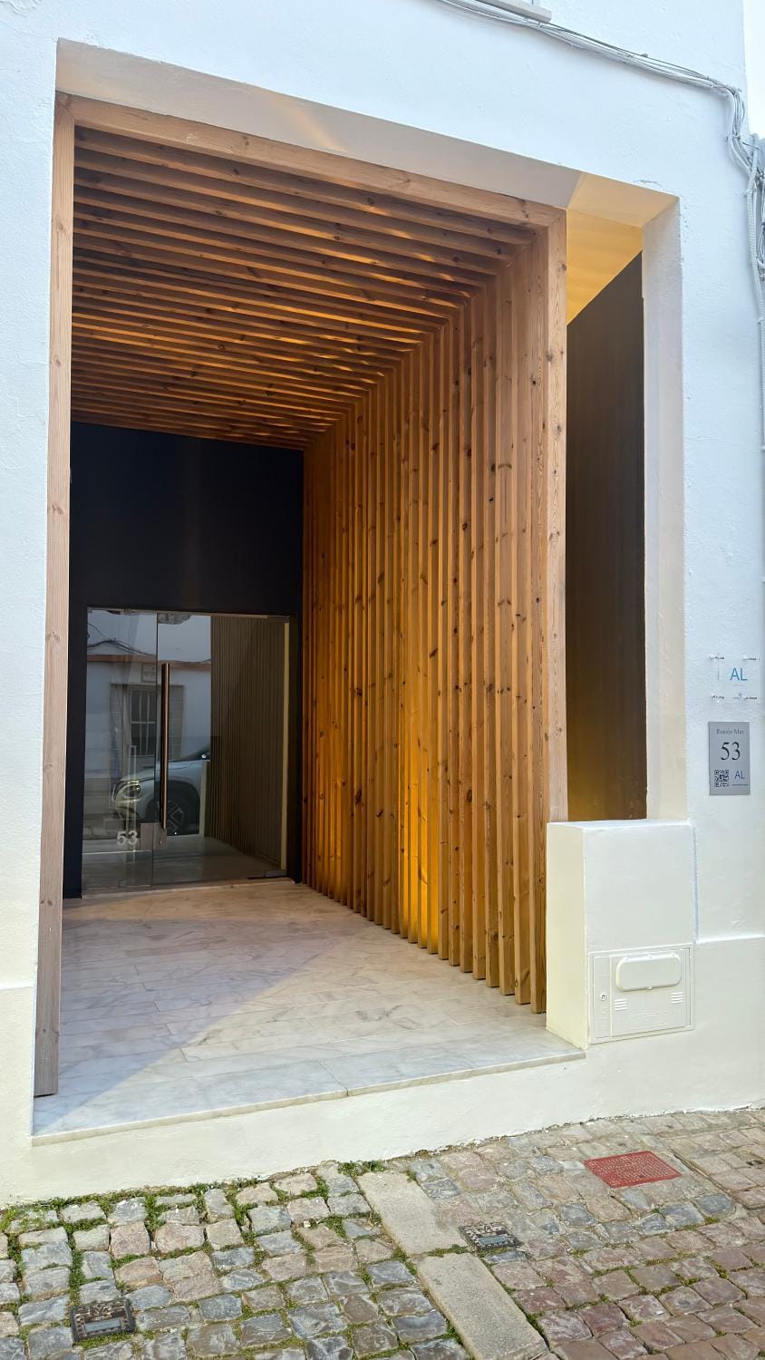 Facade/entrance