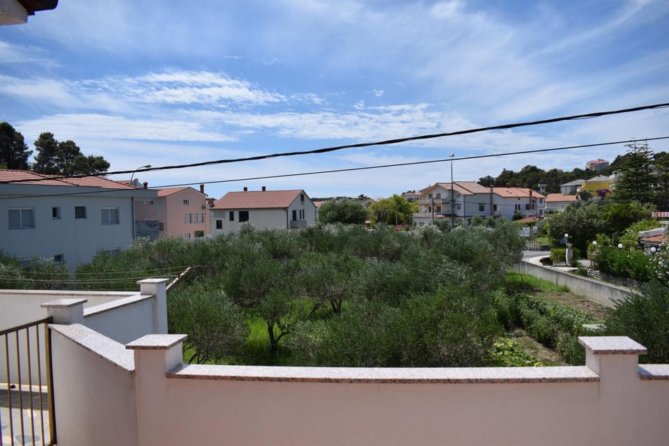 Property building, Neighbourhood, Balcony/Terrace, Garden view