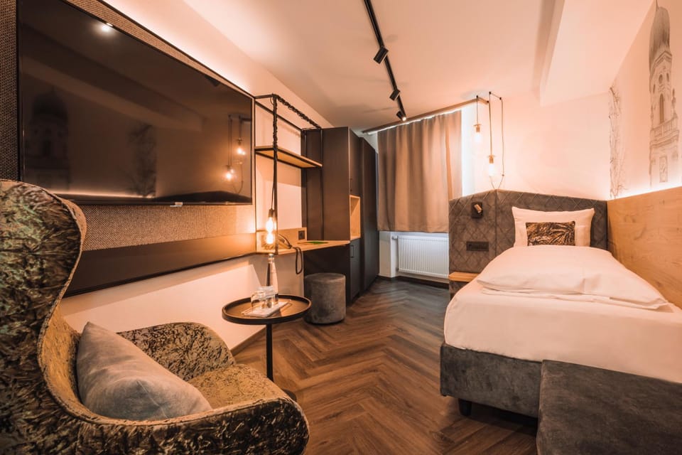 Bed, Photo of the whole room