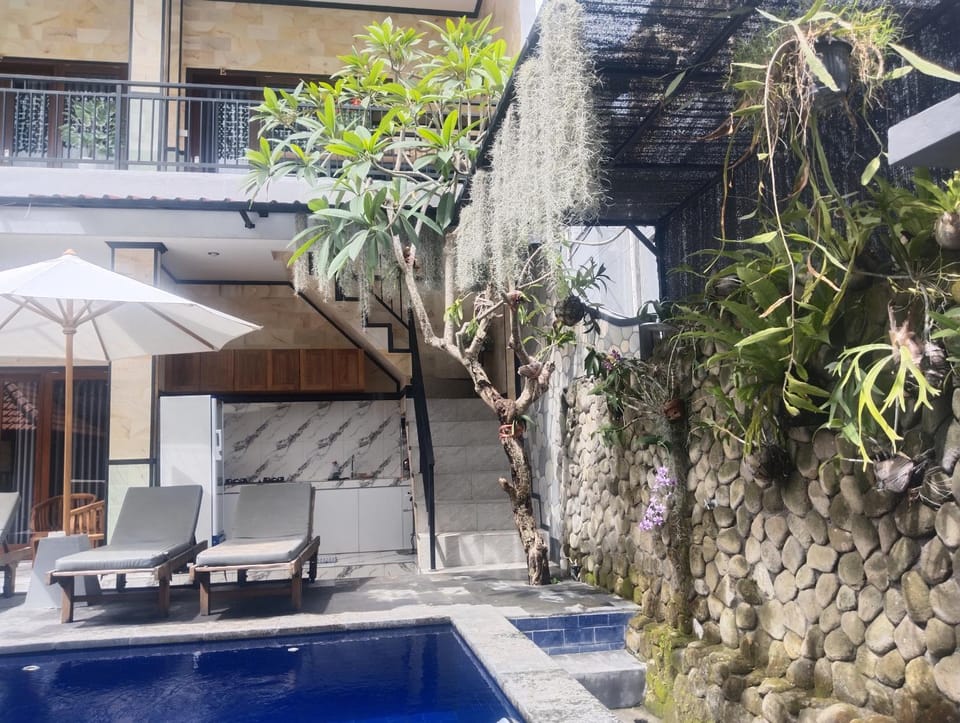 Leo Home Stay Bed and Breakfast in North Kuta