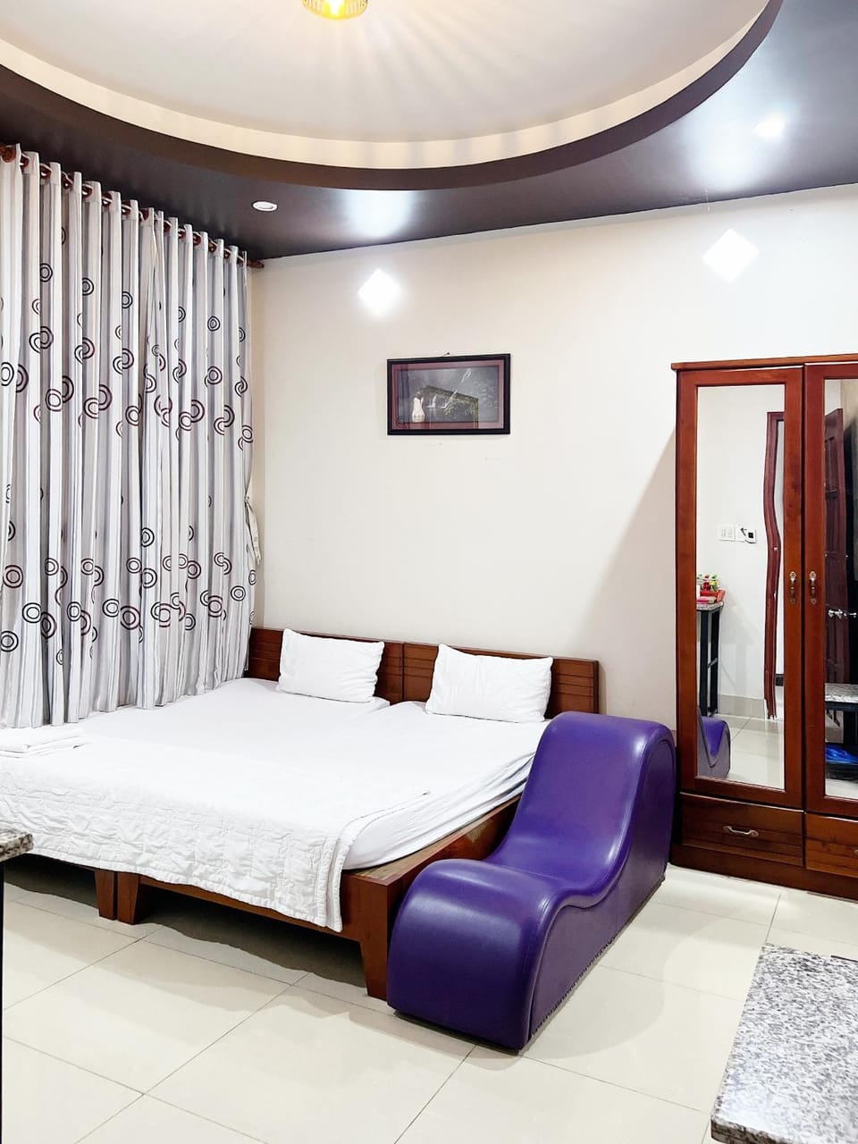 Bed, Photo of the whole room, Seating area, Bedroom, wardrobe