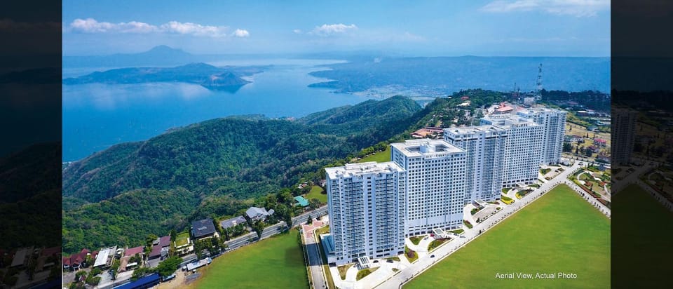 Property building, Bird's eye view, Lake view, Mountain view