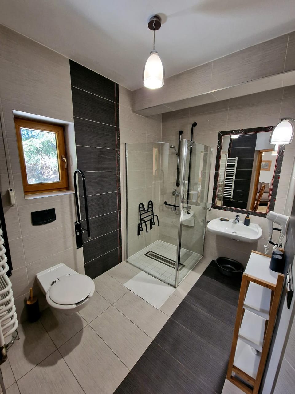 Shower, Toilet, Bathroom, towels