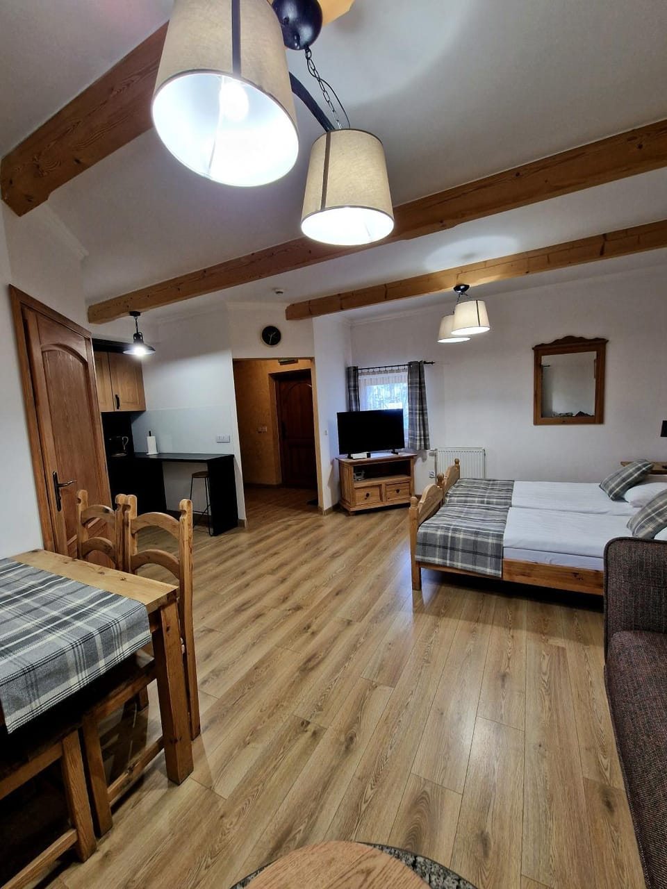 Bed, TV and multimedia, Kitchen or kitchenette, Living room, Photo of the whole room, Seating area, Bedroom
