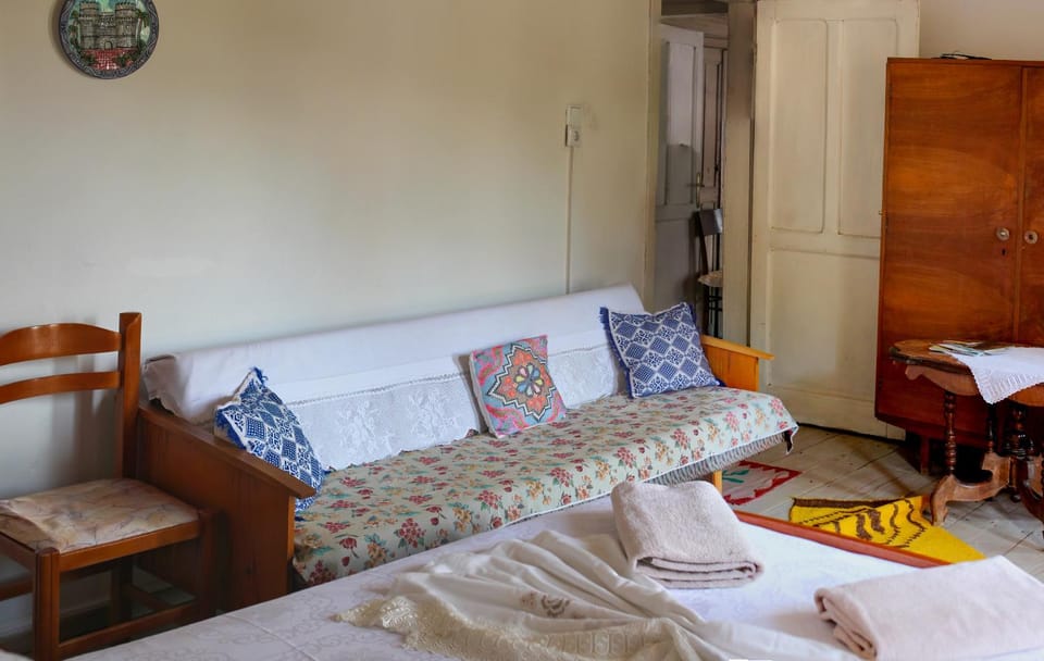 Bed, Seating area, Bedroom