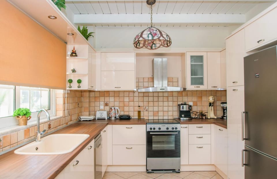 Kitchen or kitchenette, dishwasher, pet friendly, stove, toaster