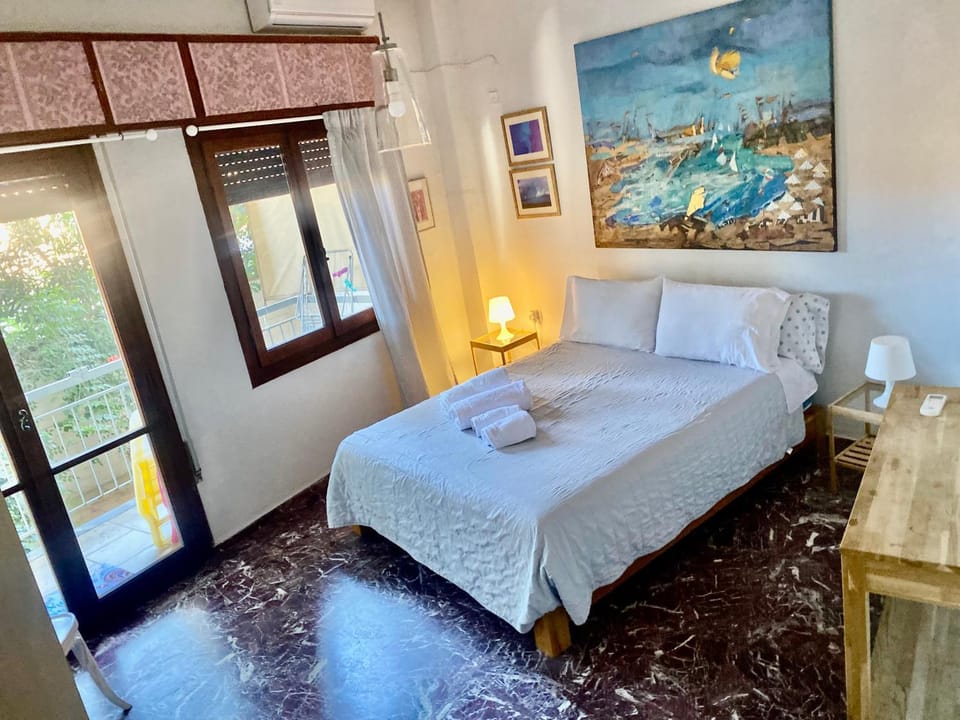 Photo of the whole room, Bedroom, towels