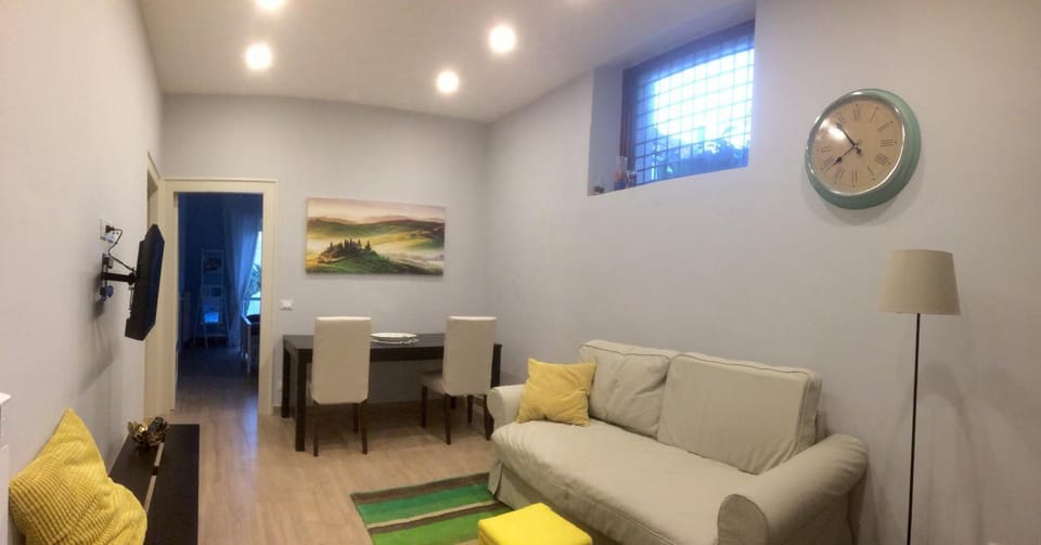 Bed, TV and multimedia, Living room, Dining area