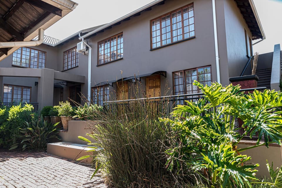 Ruth Avenue Guest House Bed and Breakfast in Gauteng
