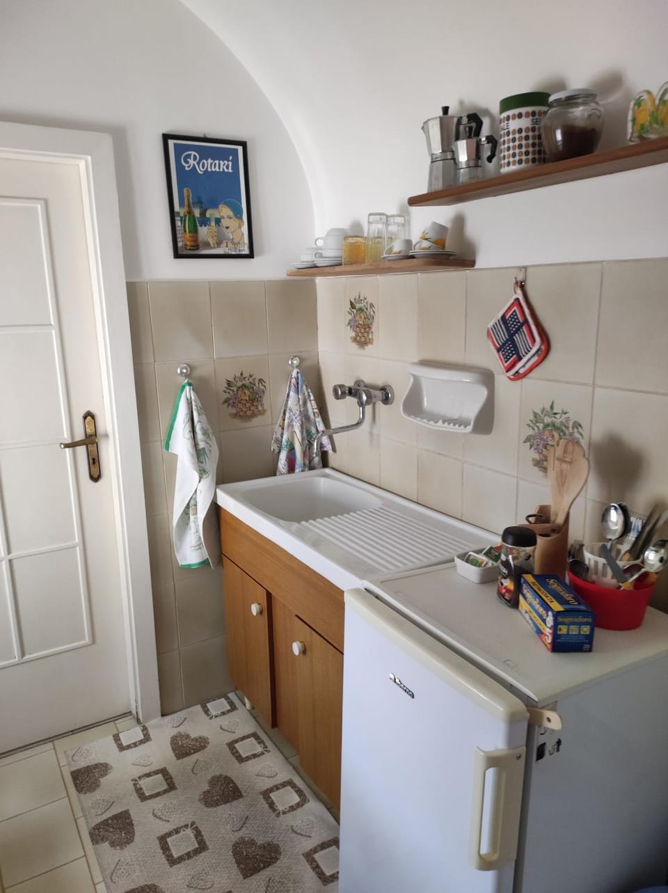 Kitchen or kitchenette