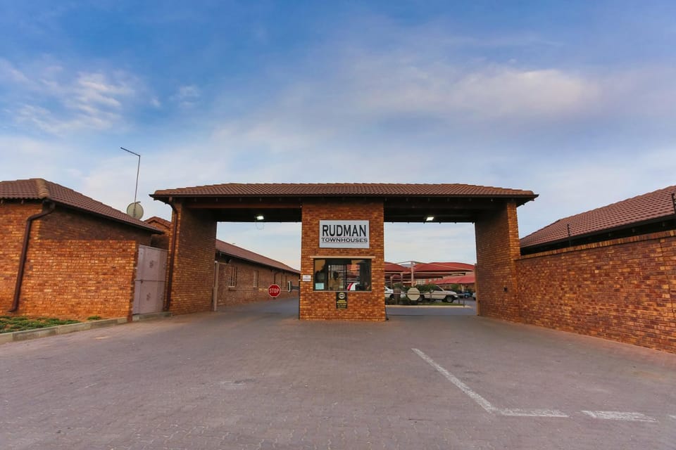 Property building, Facade/entrance, Property logo or sign