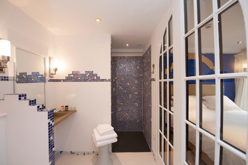 Shower, Bathroom, towels