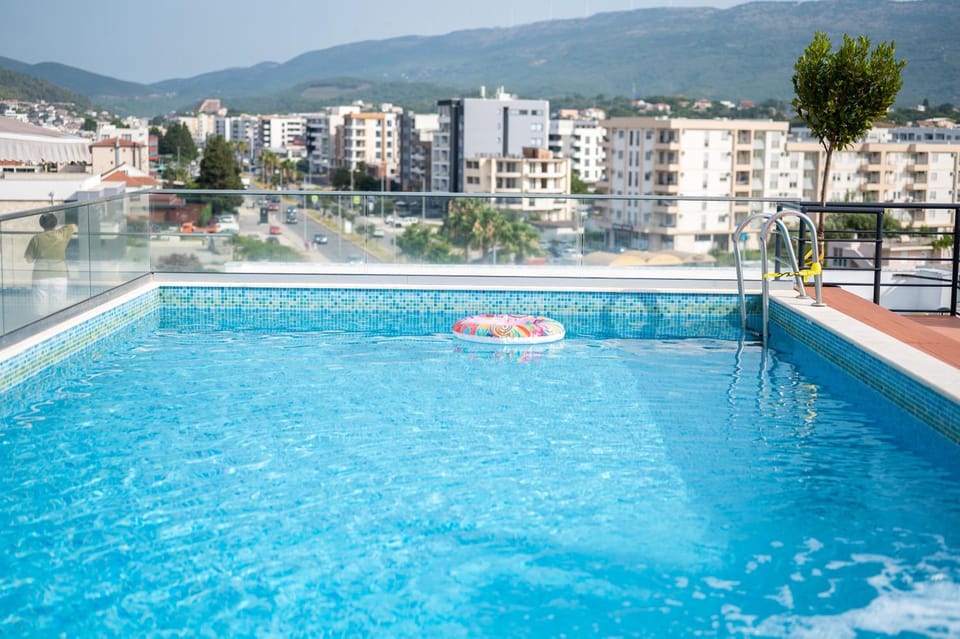 Pool view, Swimming pool