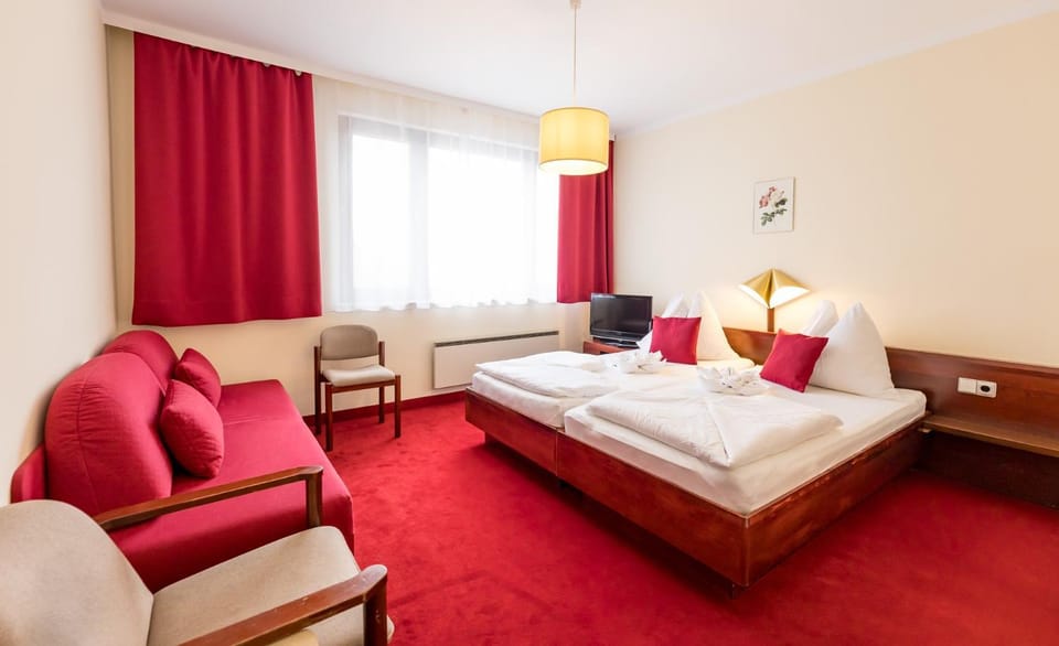 Photo of the whole room, children, Quiet street view