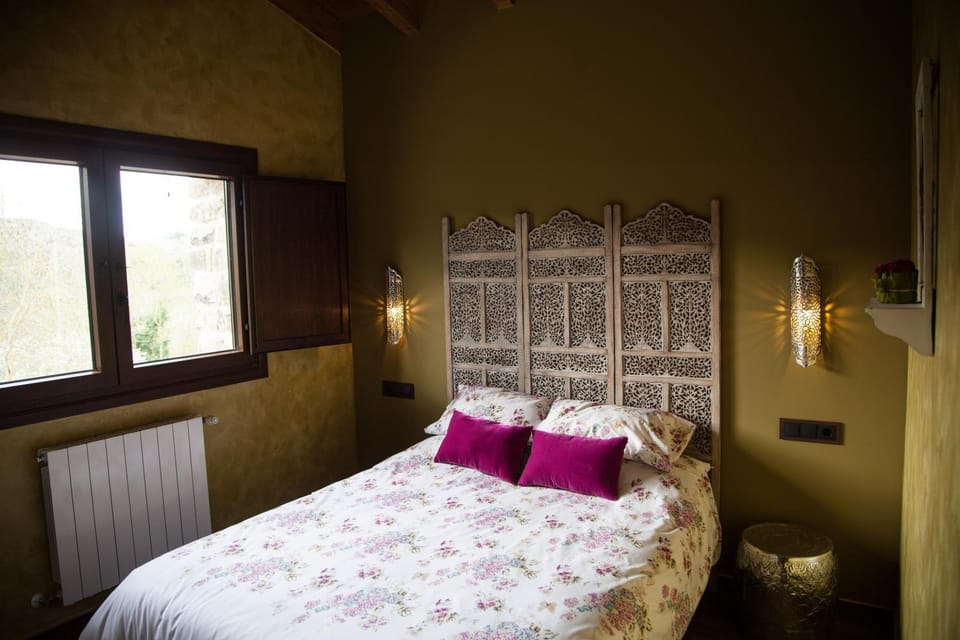 Property building, Photo of the whole room, Decorative detail