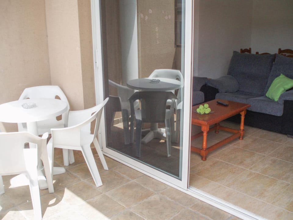 Communal lounge/ TV room, Balcony/Terrace