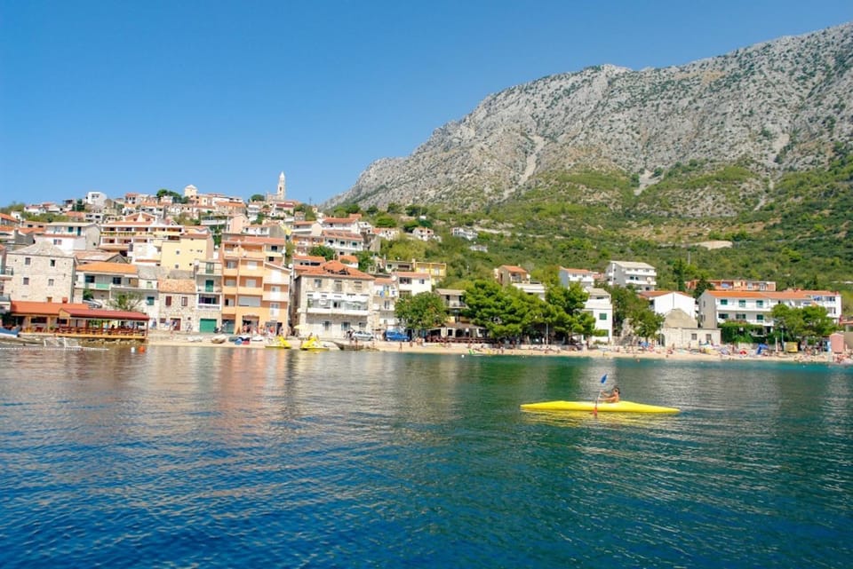 Nearby landmark, Neighbourhood, Natural landscape, Beach