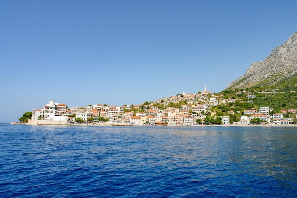 Nearby landmark, Neighbourhood, Natural landscape, Beach