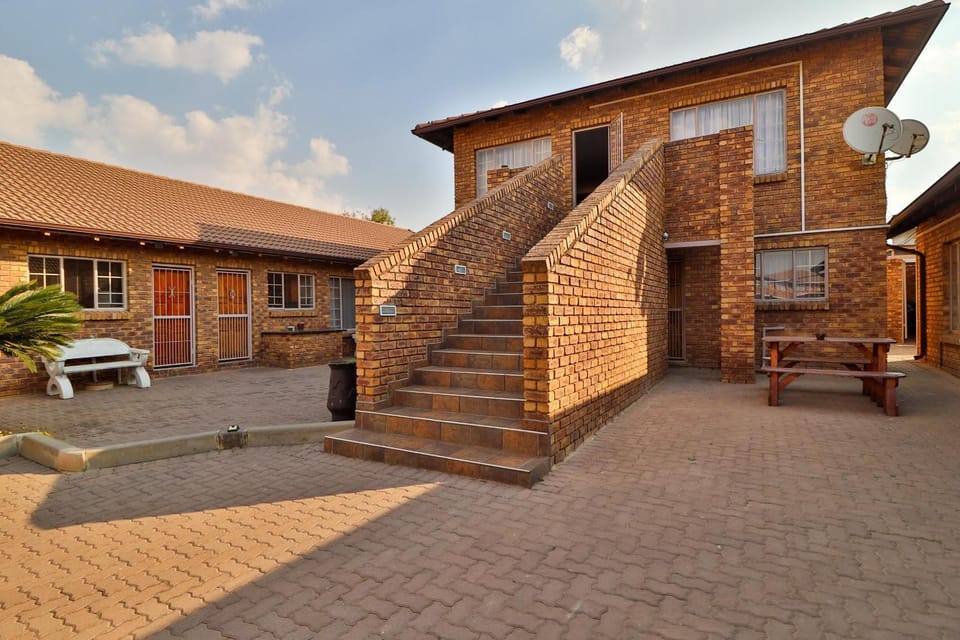 Rudman Townhouses - Family apartment Apartment in Gauteng