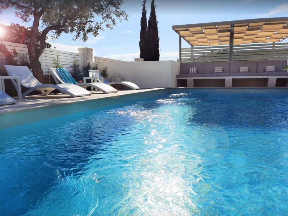Day, Pool view, Swimming pool, sunbed