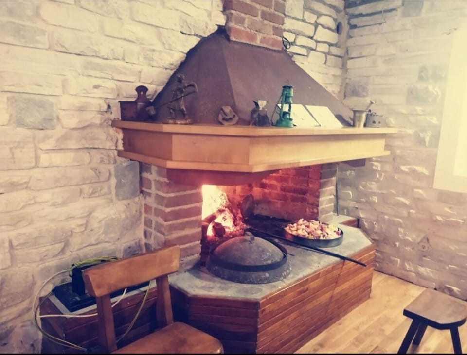Restaurant/places to eat, fireplace