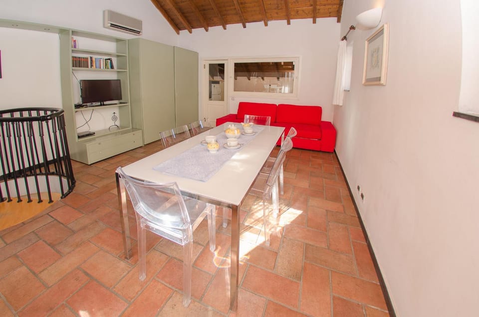 TV and multimedia, Seating area