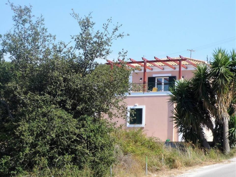 Villa Verde with Outdoor Jacuzzi Villa in Cephalonia