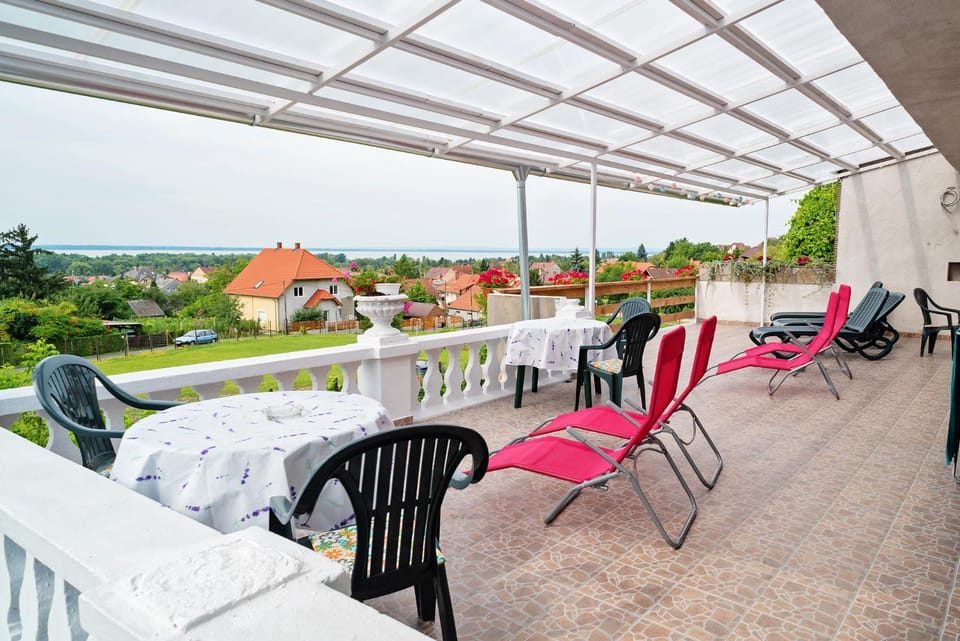 Balcony/Terrace, Lake view