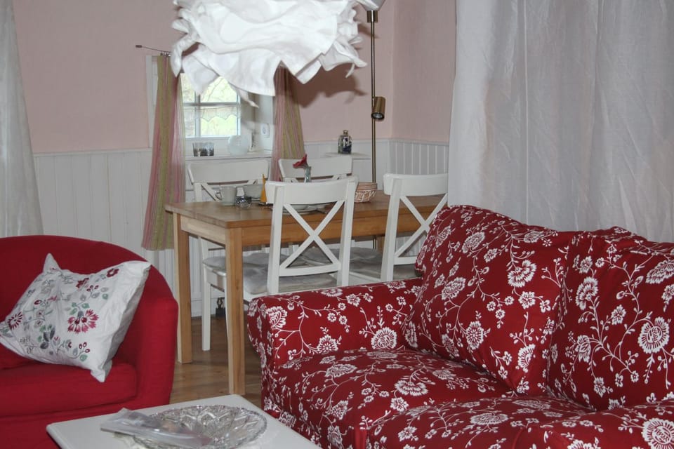 Photo of the whole room, Decorative detail