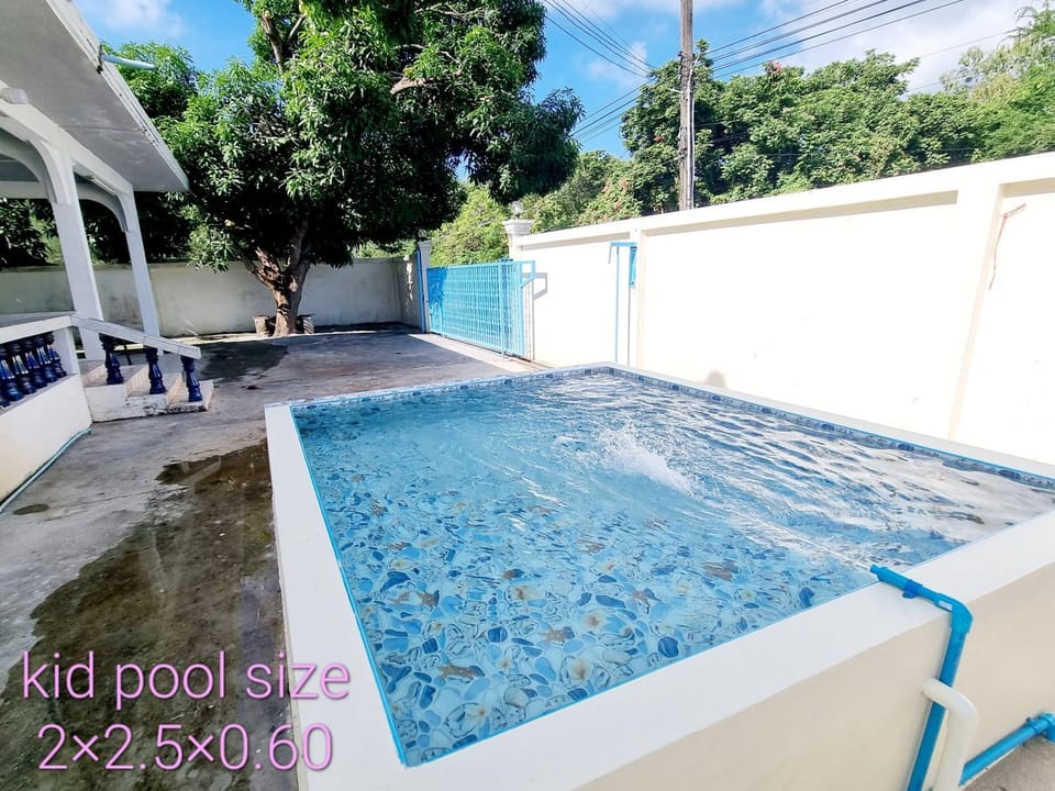 Mae Rampung Beach House คาราโอเกะและสระเด็ก House in Chon Buri Changwat