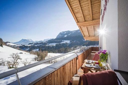 Balcony/Terrace, Mountain view