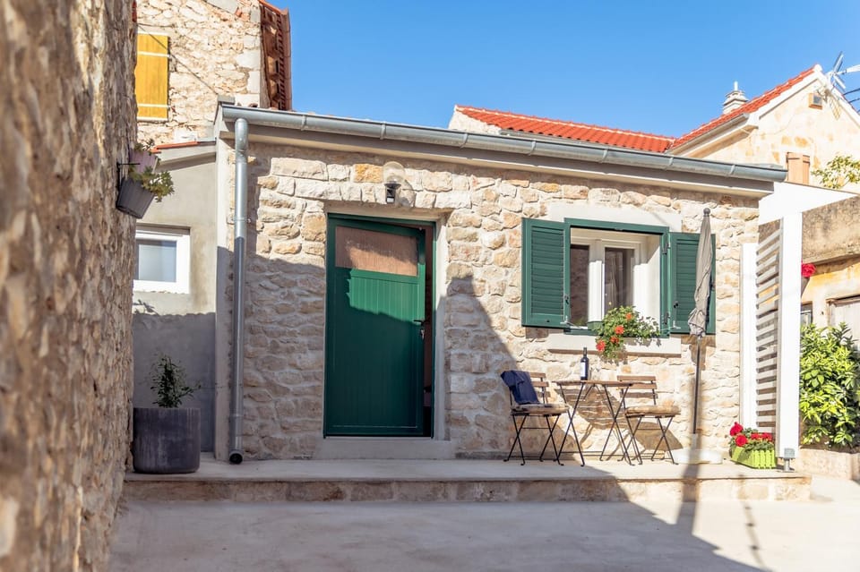 Small stone house Luka Apartment in Zadar