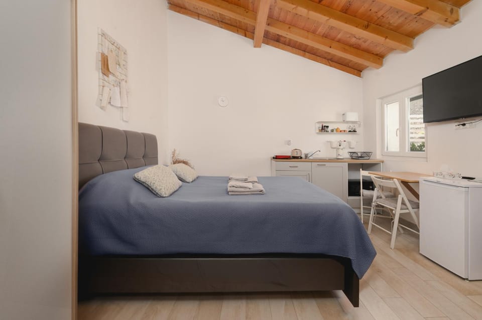 Small stone house Luka Apartment in Zadar