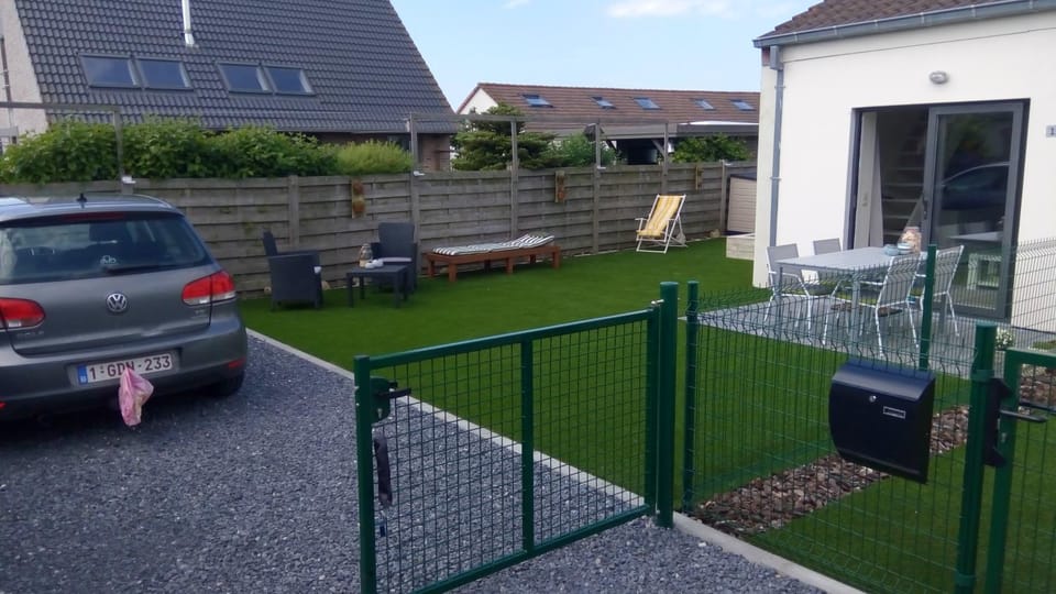 Garden, Living room