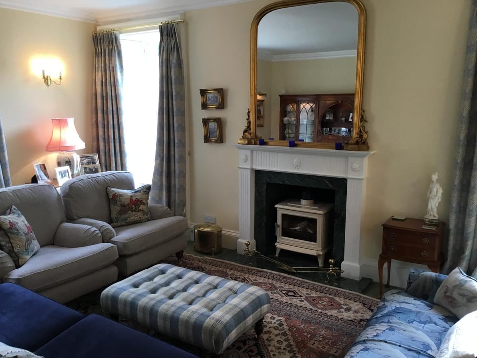 Seating area, Internal: Not applicable to any particular room