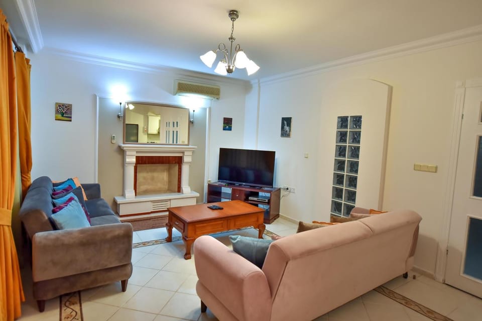 Photo of the whole room, Decorative detail, Decorative detail