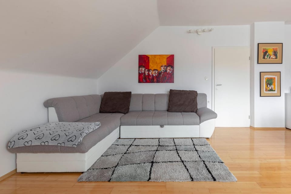 Living room, Decorative detail, Seating area