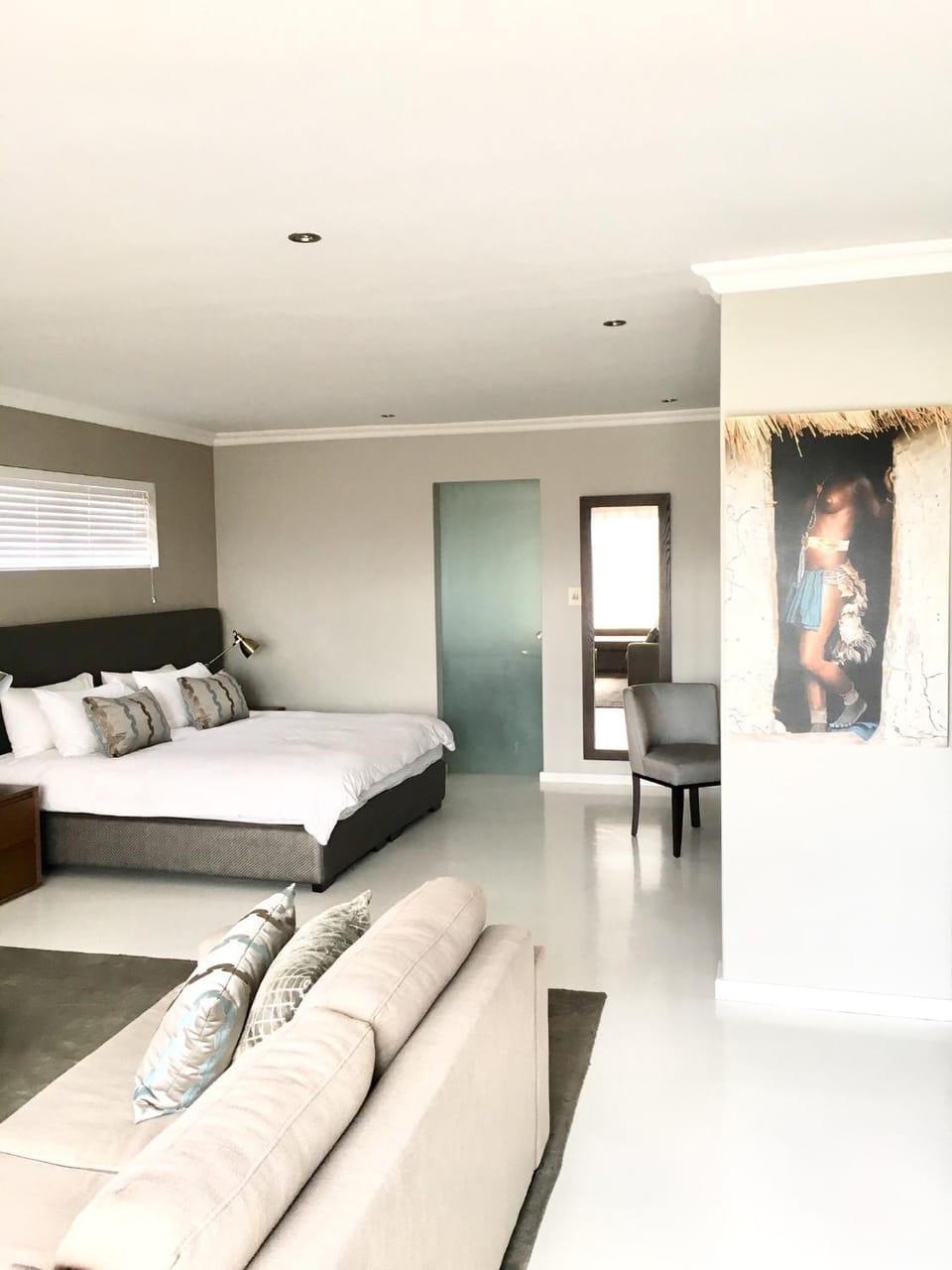 Photo of the whole room