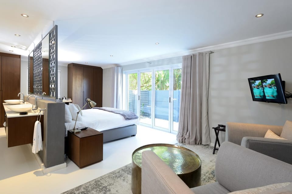 Shower, Bathroom, Balcony/Terrace, Living room