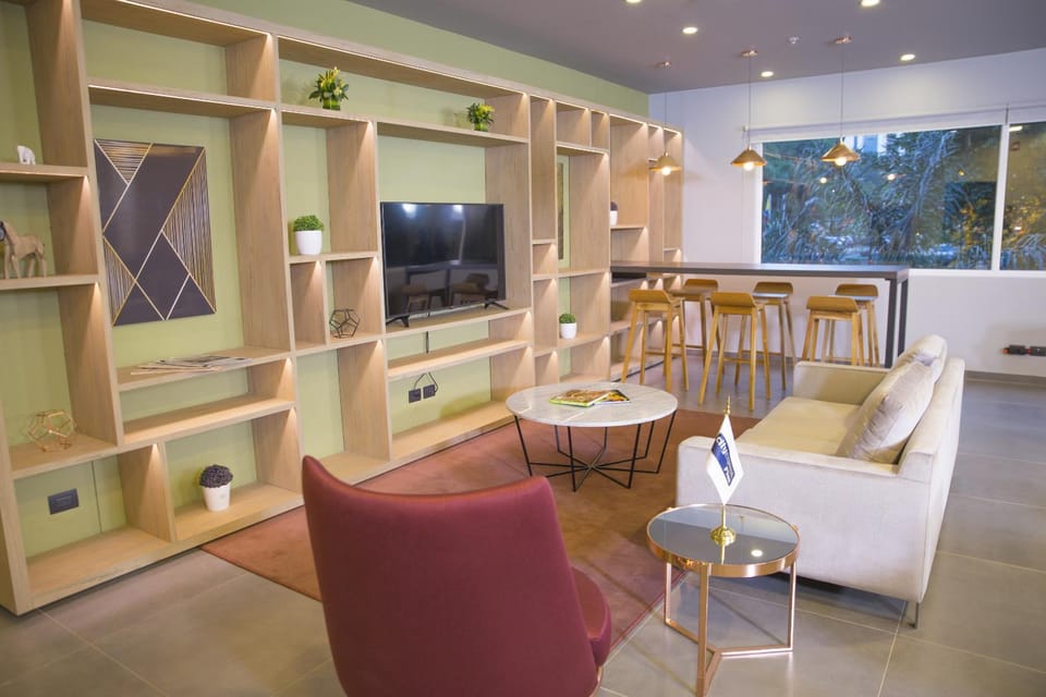 Communal lounge/ TV room