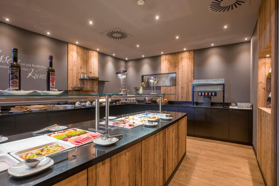 Restaurant/places to eat, Food close-up, Continental breakfast, Buffet breakfast, Dinner