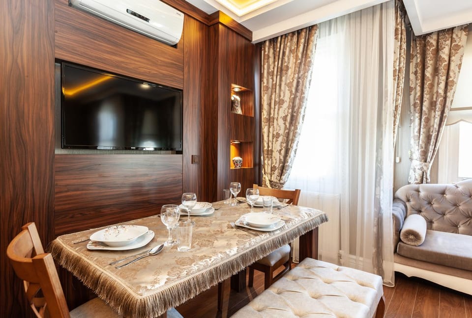 Living room, Seating area, Dining area