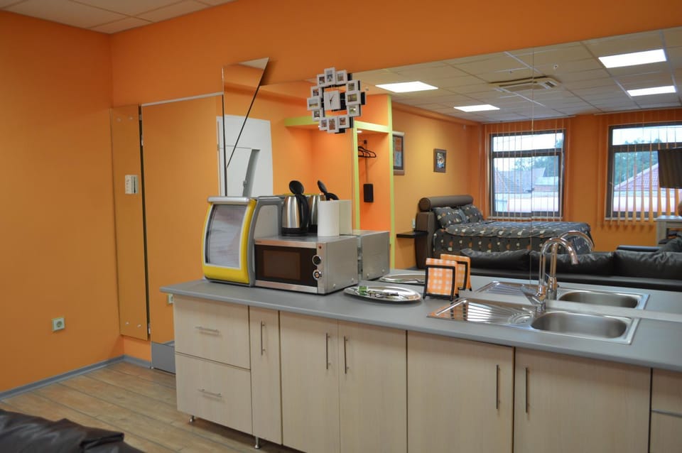 Coffee/tea facilities, Kitchen or kitchenette